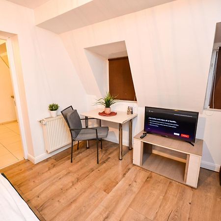 The Lincoln Suites - Central Shabbat Friendly Apartments บูคาเรสต์ ภายนอก รูปภาพ