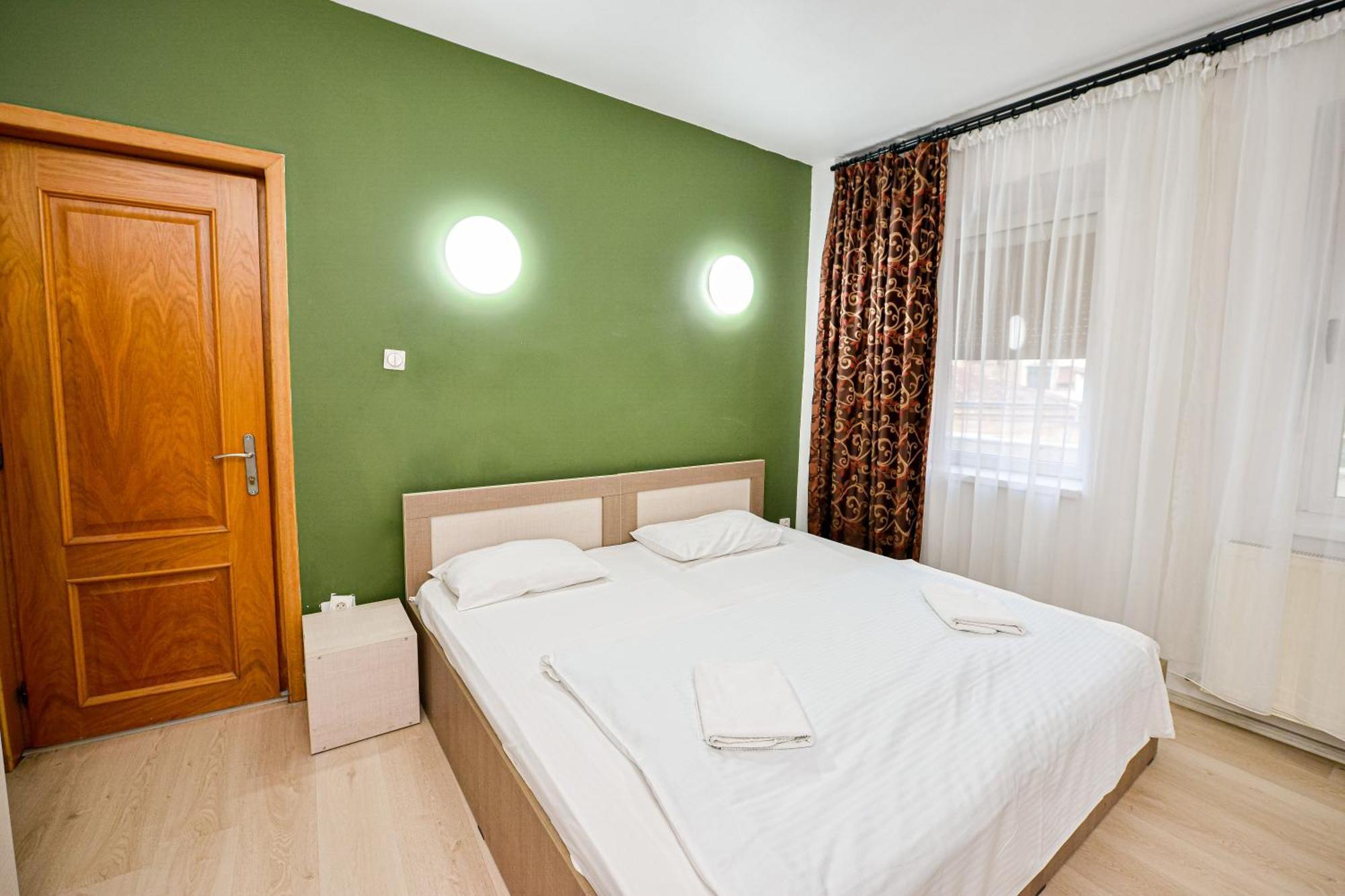The Lincoln Suites - Central Shabbat Friendly Apartments บูคาเรสต์ ภายนอก รูปภาพ