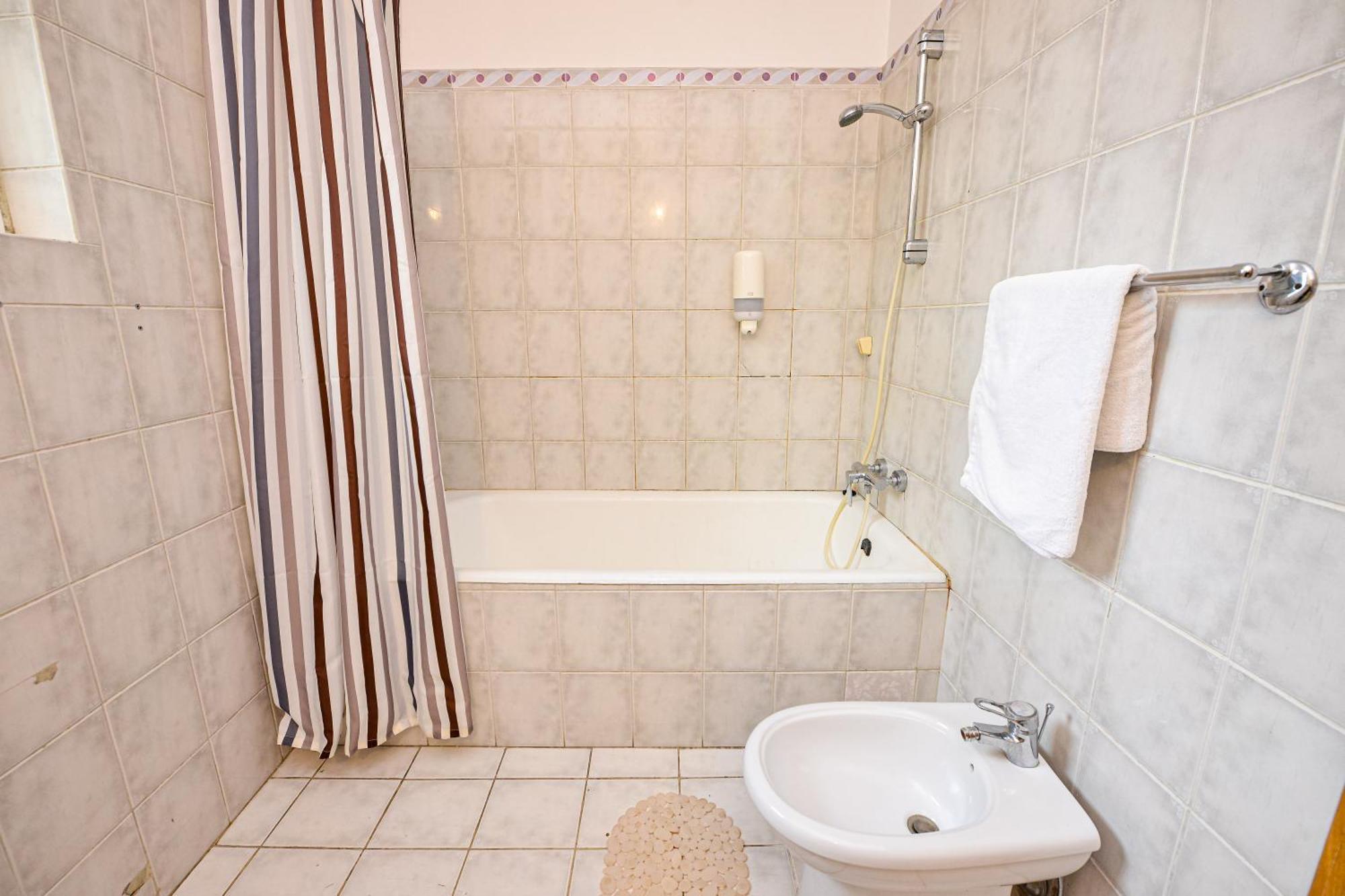 The Lincoln Suites - Central Shabbat Friendly Apartments บูคาเรสต์ ภายนอก รูปภาพ